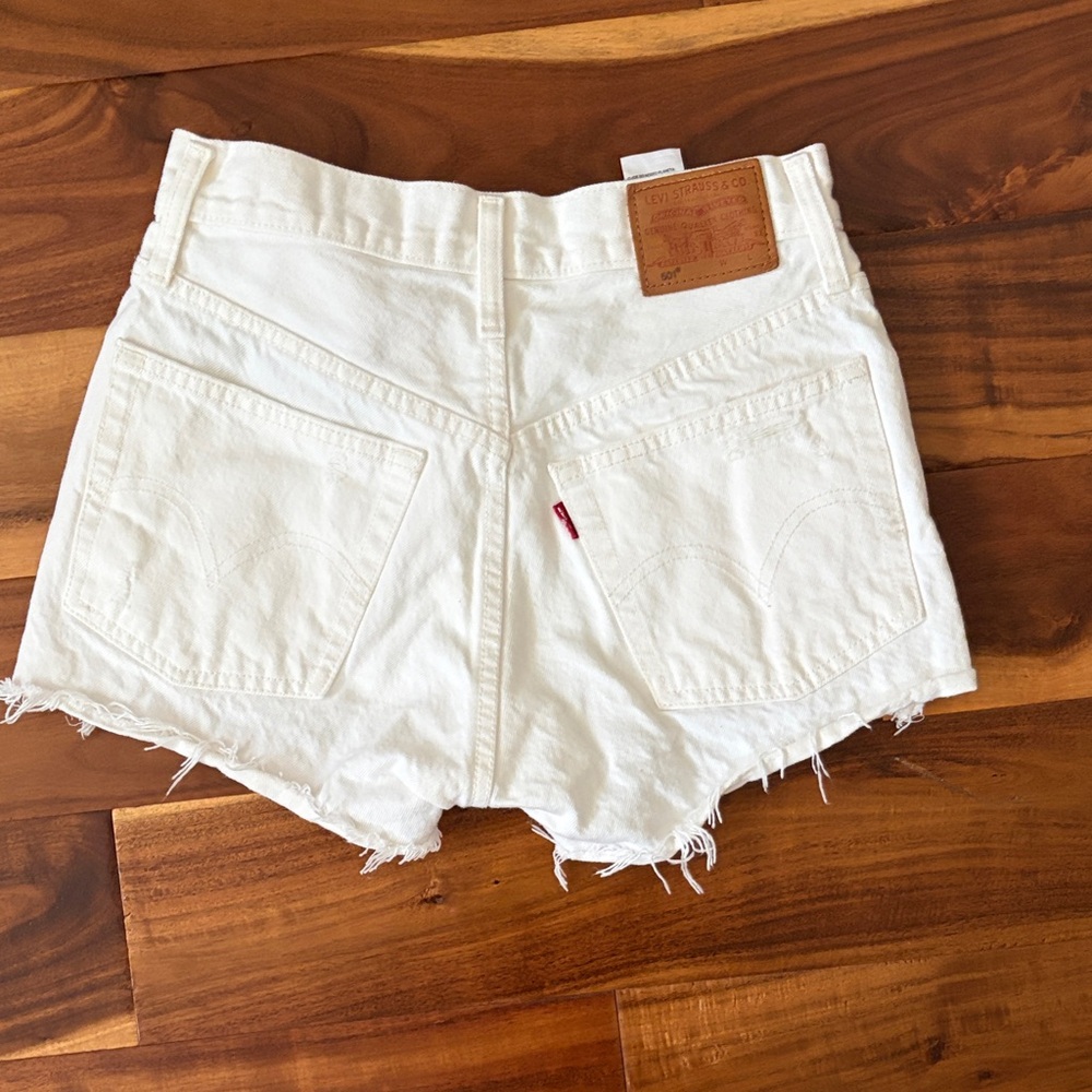Levi’s Women’s White Distressed Denim Shorts size 24 - Picture 5 of 7
